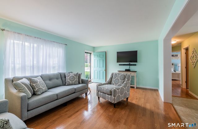 4 Sunrise Avenue, East Lyme, CT 06357