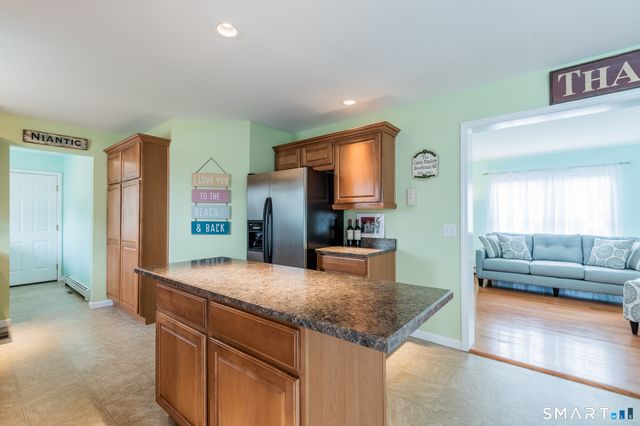 4 Sunrise Avenue, East Lyme, CT 06357