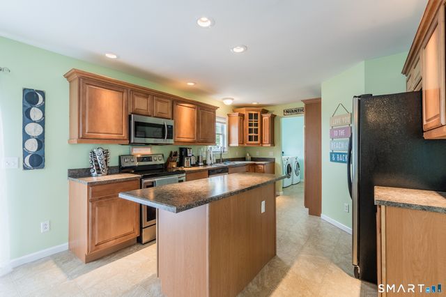 4 Sunrise Avenue, East Lyme, CT 06357