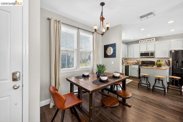 390 Caravaggio CIR, Sacramento, CA 95835