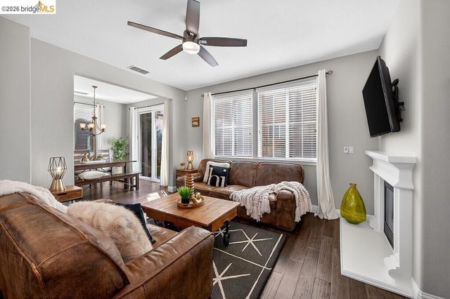 390 Caravaggio CIR, Sacramento, CA 95835