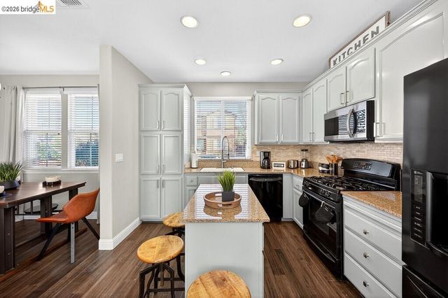 390 Caravaggio CIR, Sacramento, CA 95835