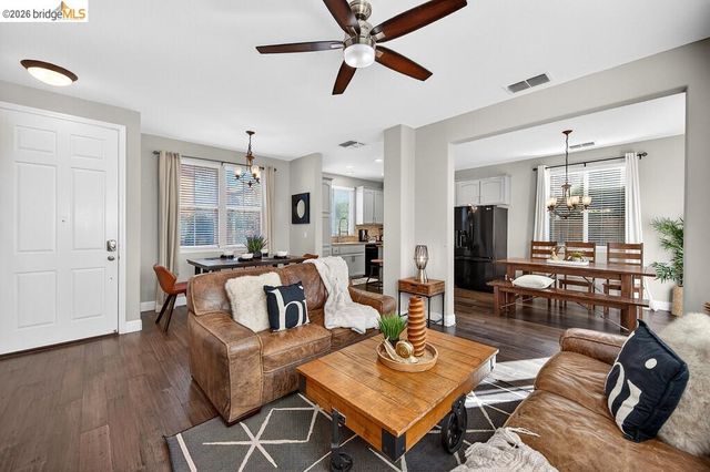 390 Caravaggio CIR, Sacramento, CA 95835