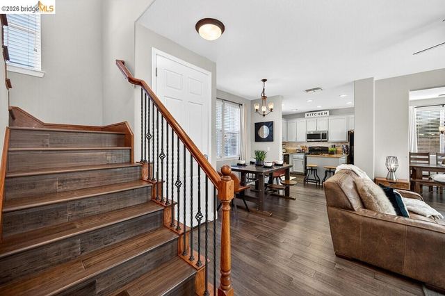 390 Caravaggio CIR, Sacramento, CA 95835