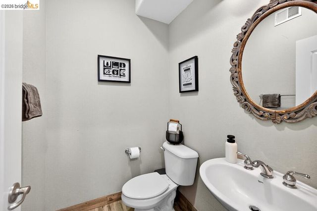 390 Caravaggio CIR, Sacramento, CA 95835