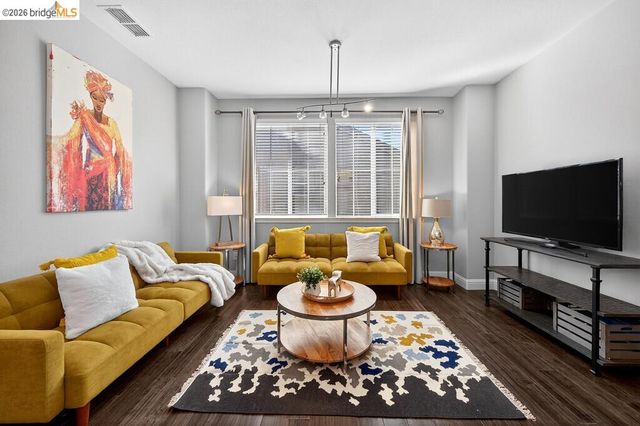 390 Caravaggio CIR, Sacramento, CA 95835