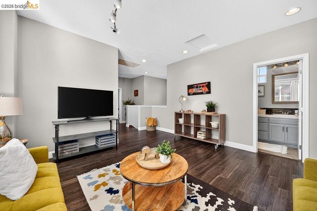 390 Caravaggio CIR, Sacramento, CA 95835