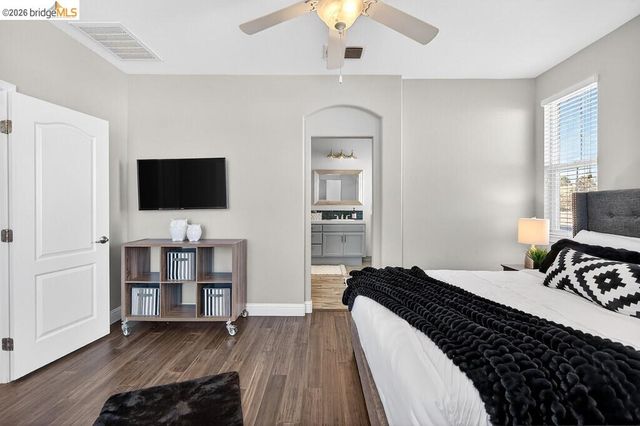 390 Caravaggio CIR, Sacramento, CA 95835