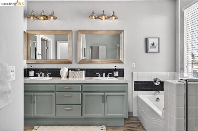 390 Caravaggio CIR, Sacramento, CA 95835