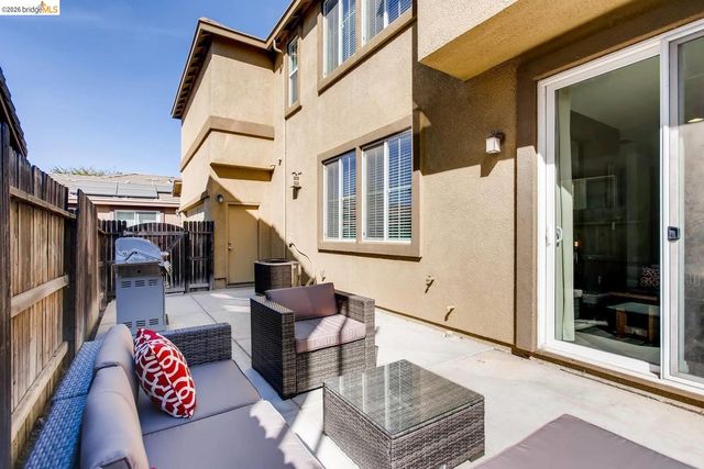 390 Caravaggio CIR, Sacramento, CA 95835