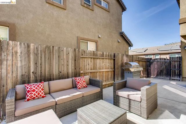 390 Caravaggio CIR, Sacramento, CA 95835