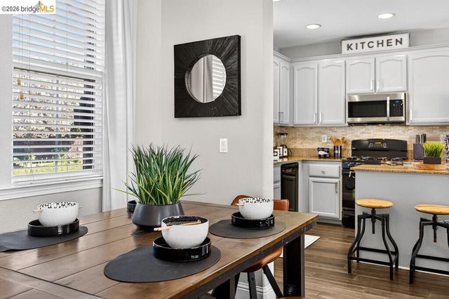 390 Caravaggio CIR, Sacramento, CA 95835