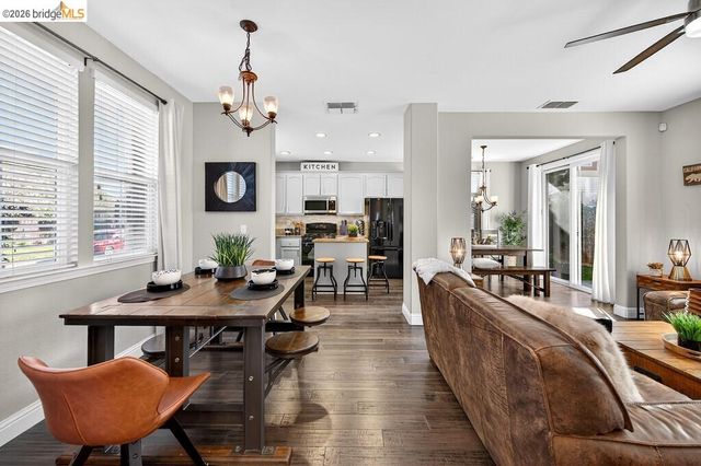 390 Caravaggio CIR, Sacramento, CA 95835