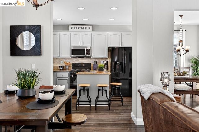 390 Caravaggio CIR, Sacramento, CA 95835