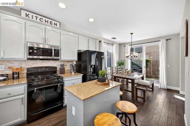 390 Caravaggio CIR, Sacramento, CA 95835