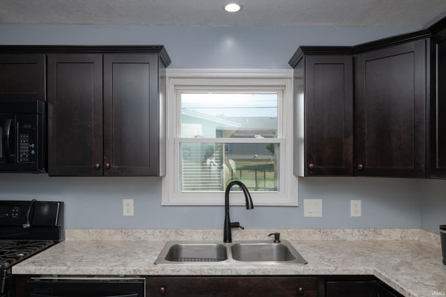 9611 Lima Road, Fort Wayne, IN 46818