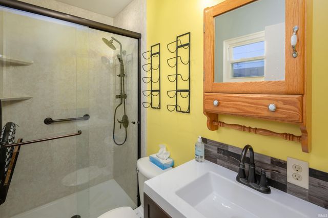 9611 Lima Road, Fort Wayne, IN 46818