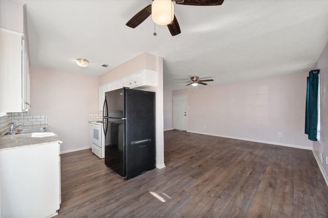 700 W 3rd Avenue, Corsicana, TX 75110