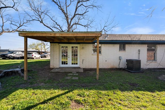 700 W 3rd Avenue, Corsicana, TX 75110