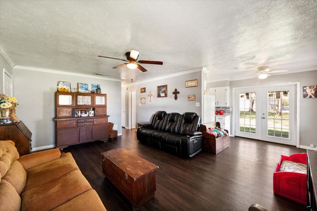 700 W 3rd Avenue, Corsicana, TX 75110