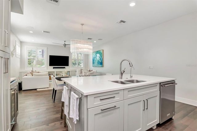 536 4TH AVENUE S 2, St Petersburg, FL 33701