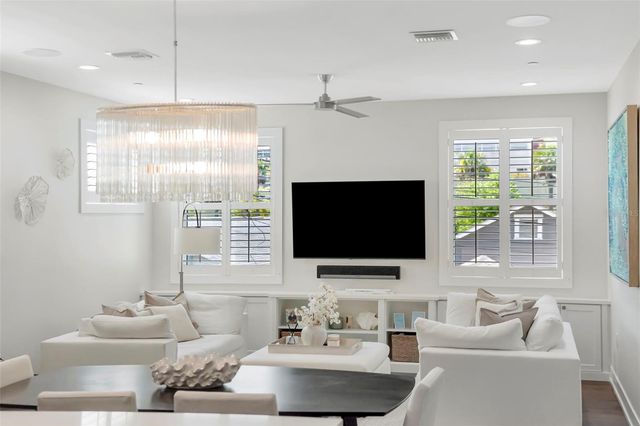 536 4TH AVENUE S 2, St Petersburg, FL 33701