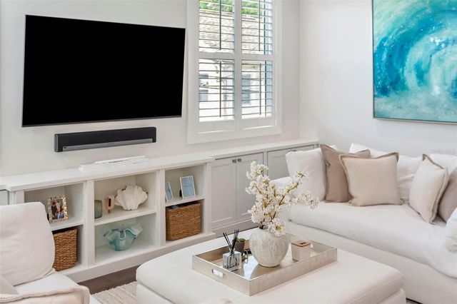 536 4TH AVENUE S 2, St Petersburg, FL 33701