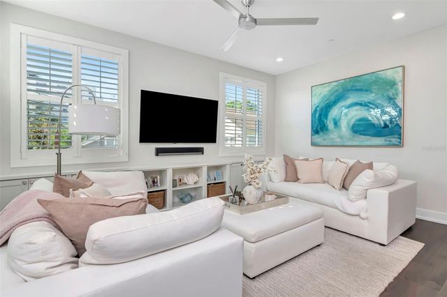 536 4TH AVENUE S 2, St Petersburg, FL 33701