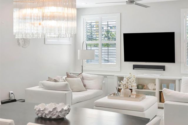 536 4TH AVENUE S 2, St Petersburg, FL 33701