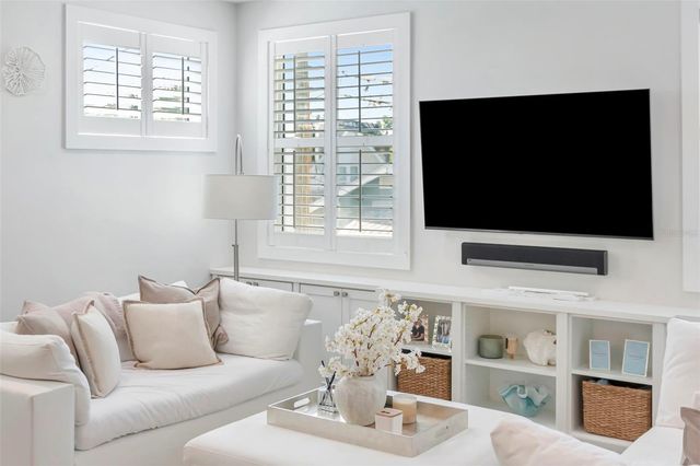 536 4TH AVENUE S 2, St Petersburg, FL 33701