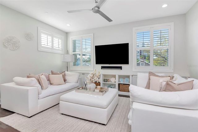 536 4TH AVENUE S 2, St Petersburg, FL 33701