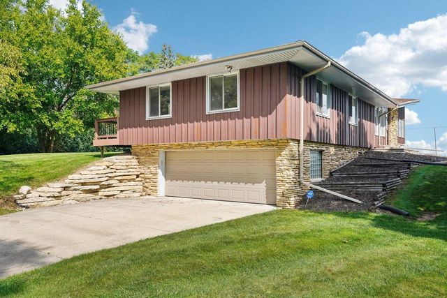 N94W15652 Ridgeview DRIVE, Menomonee Falls, WI 53051