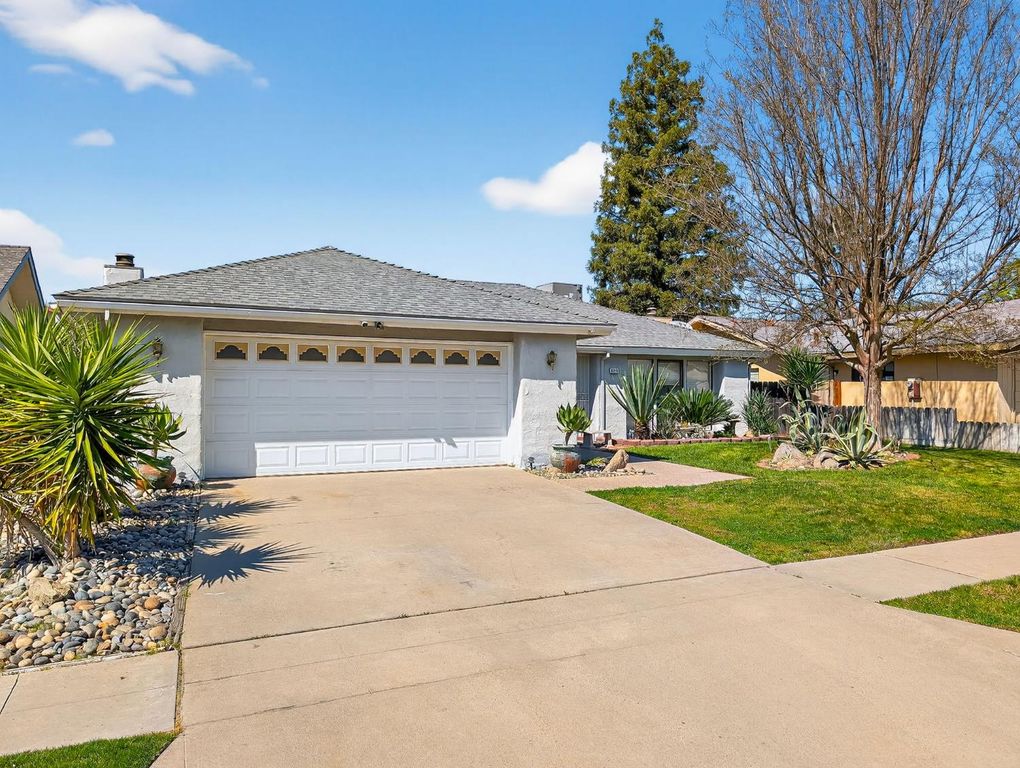 Image 1 of property listing at 8219 N San Pablo Avenue, Fresno, CA 93711