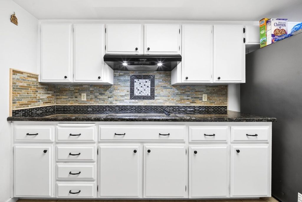 Image 10 of property listing at 8219 N San Pablo Avenue, Fresno, CA 93711