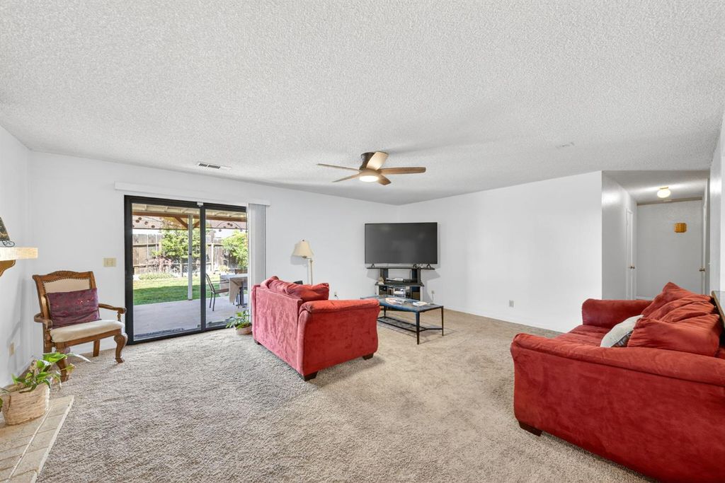 Image 15 of property listing at 8219 N San Pablo Avenue, Fresno, CA 93711