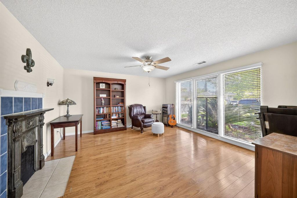 Image 5 of property listing at 8219 N San Pablo Avenue, Fresno, CA 93711