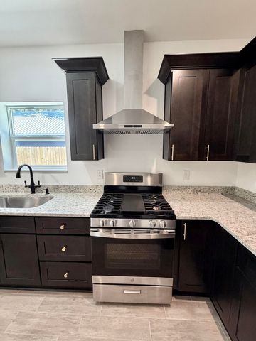 874 W Orange Avenue, Defuniak Springs, FL 32435