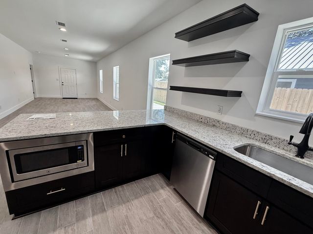 874 W Orange Avenue, Defuniak Springs, FL 32435