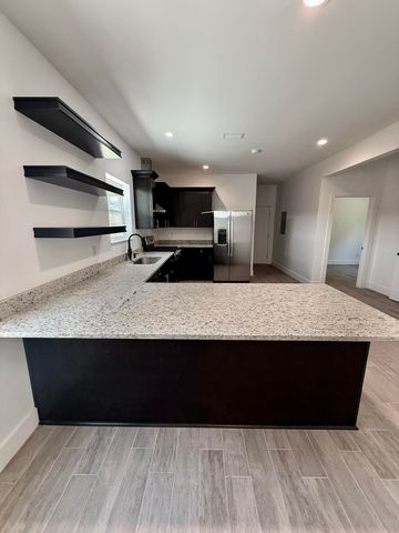 874 W Orange Avenue, Defuniak Springs, FL 32435