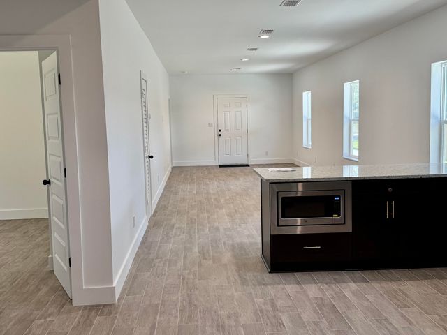 874 W Orange Avenue, Defuniak Springs, FL 32435