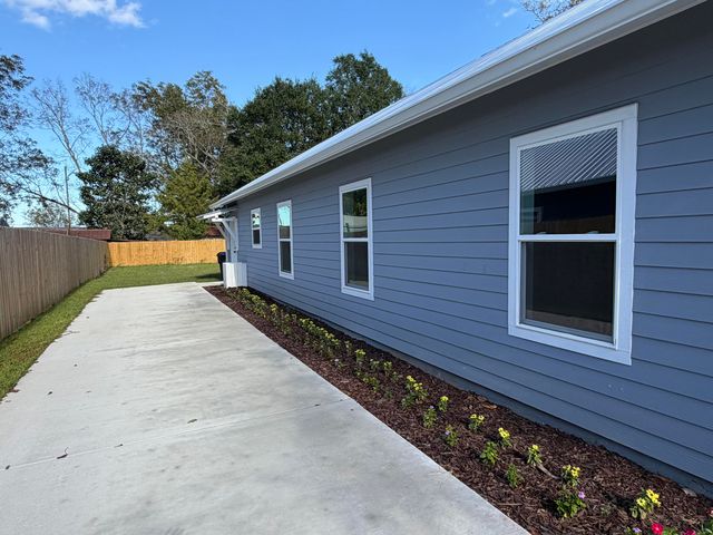 874 W Orange Avenue, Defuniak Springs, FL 32435