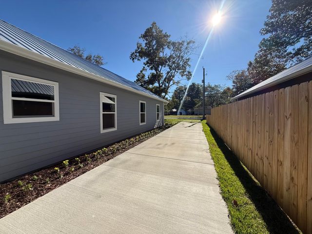 874 W Orange Avenue, Defuniak Springs, FL 32435