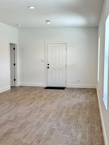 874 W Orange Avenue, Defuniak Springs, FL 32435