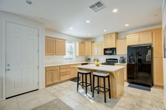 7835 Zaragoza Walk, Sacramento, CA 95823