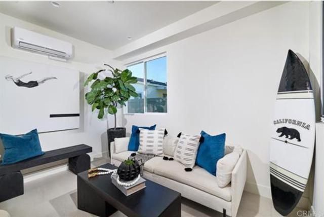 3905 Haines, San Diego, CA 92109