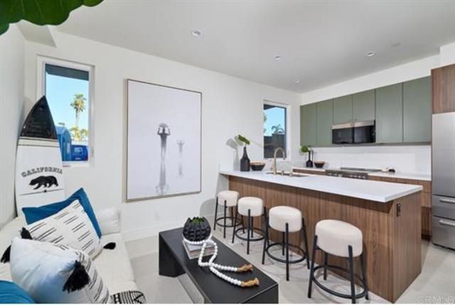 3905 Haines, San Diego, CA 92109