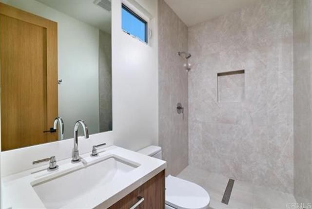 3905 Haines, San Diego, CA 92109