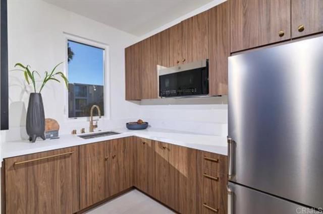 3905 Haines, San Diego, CA 92109