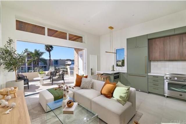 3905 Haines, San Diego, CA 92109