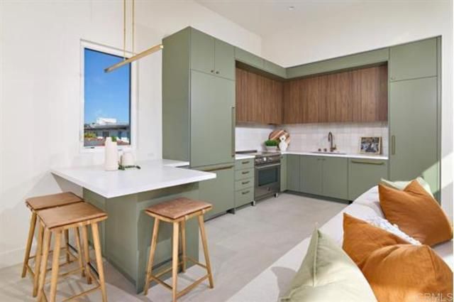 3905 Haines, San Diego, CA 92109